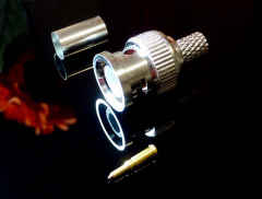 BNC-Stecker (m), Standard mit Lötanschluß, RG59 Gold-Pin für Video, Sat